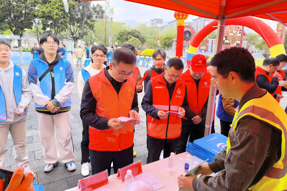 1743389468518102.jpg 市水務(wù)局局長了解保山壩灌區(qū)工程2.jpg